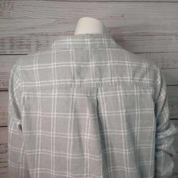 Womans Old Navy Gray Plaid The Classic Shirt Button Down - Picture 6 of 11